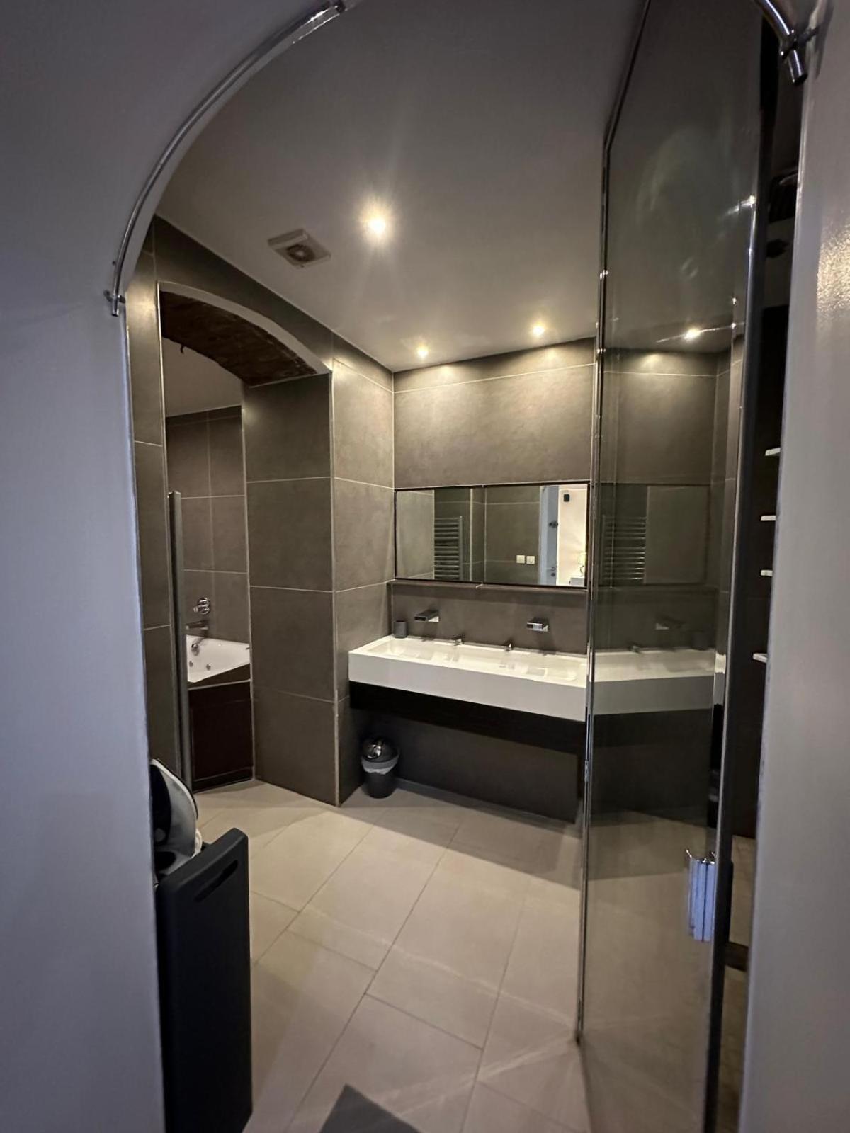 Les Champs Elysees-125m2 Modern And Spacious Appartamento *